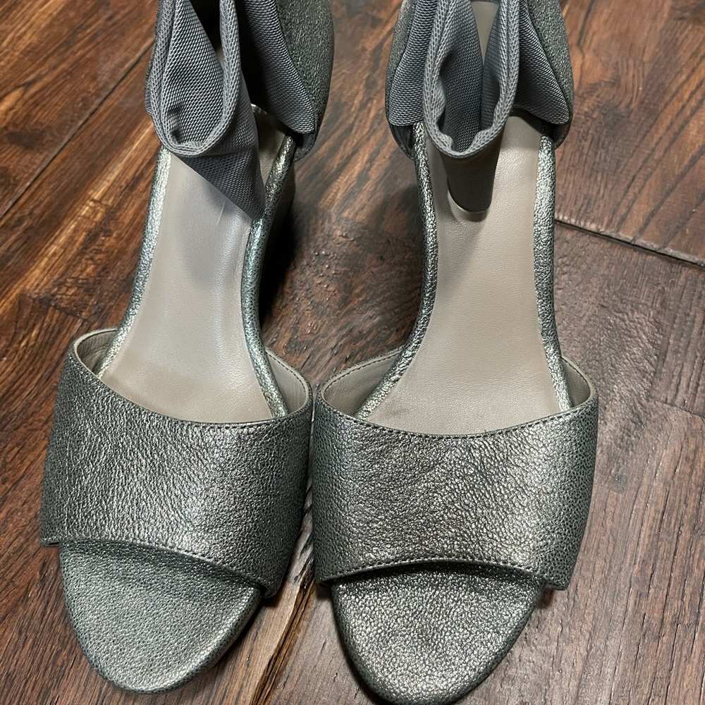 Pebble leather 2 1/2 wedge